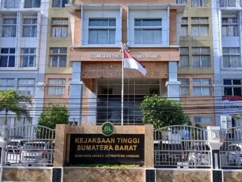 Pengembangan Dugaan Kasus Korupsi, Eks Dirut Perumda PSM Ditahan Kejati Sumbar Pengembangan Dugaan Kasus KorupsiEks Dirut Perumda PSM Ditahan Kejati Sumbar