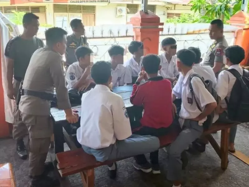 14 Siswa dari Dua Sekolah Berbeda Dijaring Pol PP Padang 14 Siswa dari Dua Sekolah Berbeda Dijaring Pol PP Padang