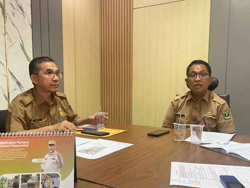 Jumat, Salat Idul Adha di Pemprov Sumbar Dilaksanakan di Halaman Kantor Gubernur Jumat, Salat Idul Adha di Pemprov Sumbar Dilaksanakan di Halaman Kantor Gubernur