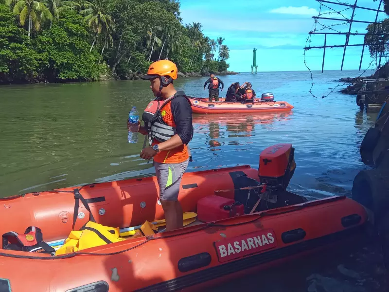 Tim SAR Gabungan Masih Cari Satu Nelayan Hilang di Perairan Pulau Pisang Tim SAR Gabungan Masih Cari Satu Nelayan Hilang di Perairan Pulau Pisang