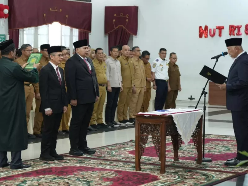 Dua Pejabat Eselon II Dilantik, Gubernur Tekankan Integritas dan Profesionalisme Dua Pejabat Eselon II Dilantik, Gubernur Tekankan Integritas dan Profesionalisme