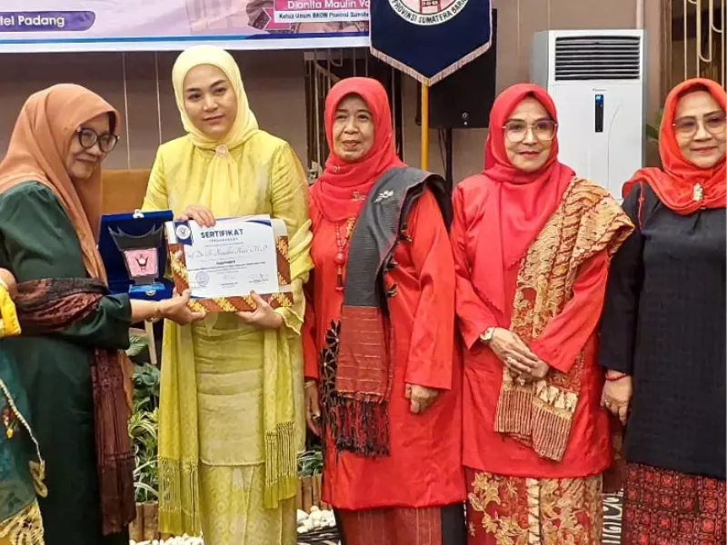 BKOW Sumbar Seminarkan Peran Perempuan Minangkabau BKOW Sumbar Seminarkan Peran Perempuan Minangkabau