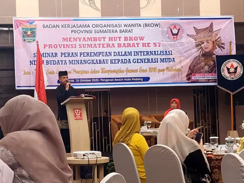 Fauzi Bahar Kemukakan 4 Strategi Lestarikan Nilai Adat untuk Generasi Muda Minang Fauzi Bahar Kemukakan 4 Strategi Lestarikan Nilai Adat untuk Generasi Muda Minang