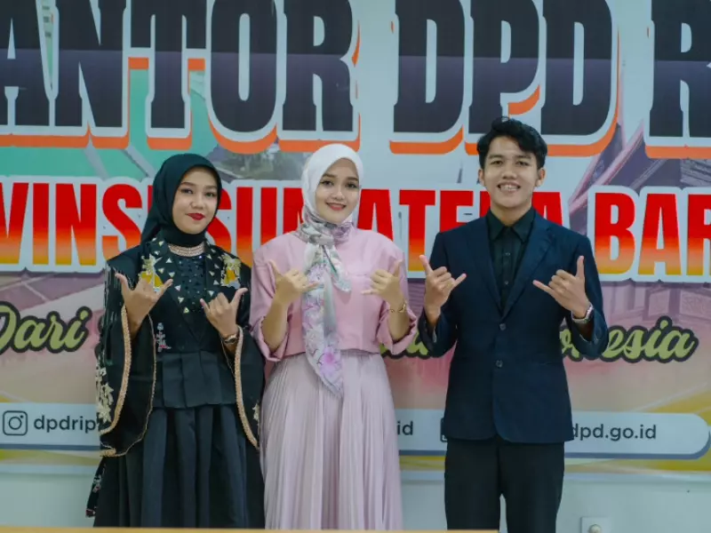 Jelang ke Jakarta, Duta DPD RI asal Sumbar Dibekali Senator Cerrint Jelang ke Jakarta, Duta DPD RI asal Sumbar Dibekali Senator Cerrint