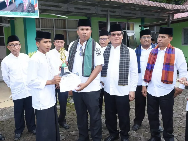 Wawako Pariaman: Jadilah Santri yang Berilmu Wawako Pariaman: Jadilah Santri yang Berilmu