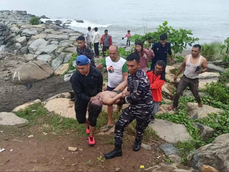 Hanyut Terseret Ombak, Jasad Remaja Ditemukan Tim Balawista Padang Hanyut Terseret Ombak, Jasad Remaja Ditemukan Tim Balawista Padang