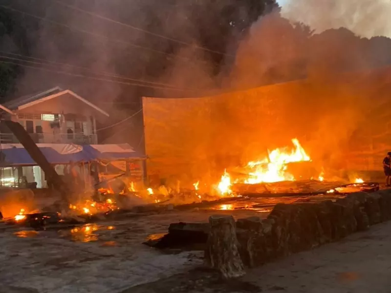 Monumen Kapal di Batang Arau Padang Ludes Terbakar Monumen Kapal di Batang Arau Padang Ludes Terbakar