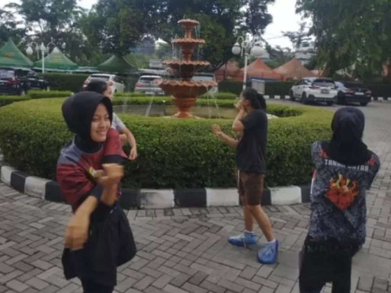 Petinju Putri Agam Melaju ke Semi Final di Kelas 54 Kg Petinju Putri Agam Melaju ke Semi Final di Kelas 54 Kg