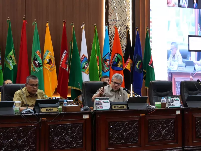 Muhidi Minta Gubernur Sumbar Dapat Menerima Hasil Reses Anggota DPRD Muhidi Minta Gubernur Sumbar Dapat Menerima Hasil Reses Anggota DPRD