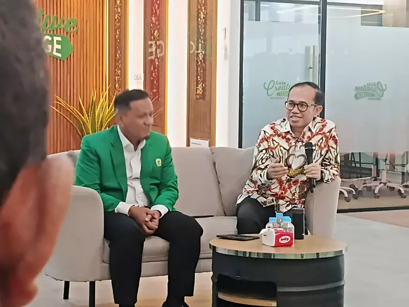 76 Persen Lulusan Unand Dapat Pekerjaan Pertama Setelah Enam Bulan Tamat 76 Persen Lulusan Unand Dapat Pekerjaan Pertama Setelah Enam Bulan Tamat