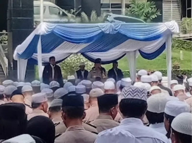 Hadirkan Ustadz Adi Hidayat, Polda Sumbar Perkuat Keimanan Para Personel Hadirkan Ustadz Adi Hidayat, Polda Sumbar Perkuat Keimanan Para Personel