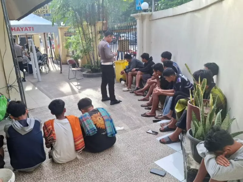 Kedapatan Balap Liar, 14 Pemuda dan 10 Motor Ditahan Polresta Padang Kedapatan Balap Liar, 14 Pemuda dan 10 Motor Ditahan Polresta Padang