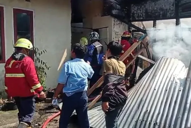 Empat Rumah dan Satu Motor Hangus Terbakar di Andalas Timur, Kerugian Ditaksir Rp1 Miliar