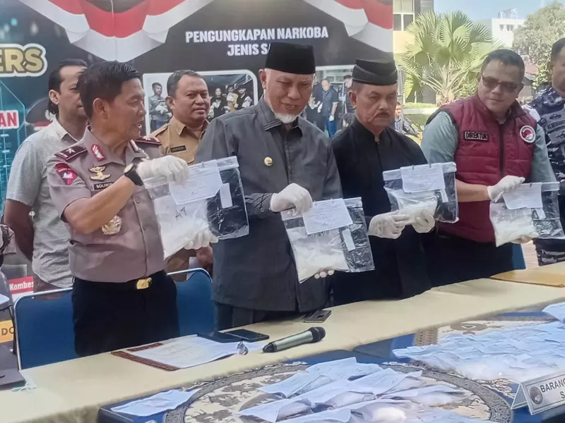 Polda Sumbar Musnahkan Delapan Kg Sabu, Ini Bentuk Komitmen Berantas Narkoba di Sumbar Polda Sumbar Musnahkan Delapan Kg Sabu, Ini Bentuk Komitmen Berantas Narkoba di Sumbar