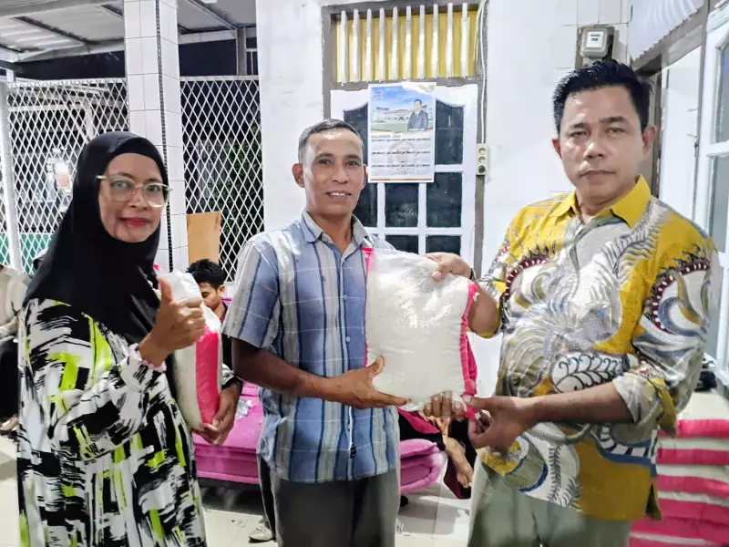 Buka Bersama, Anggota DPRD Kota Padang Irwandi Berbagi dengan Para Alumni SMP 9 Padang Buka Bersama, Anggota DPRD Kota Padang Irwandi Berbagi dengan Para Alumni SMP 9 Padang