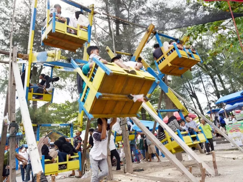 Buayan Kaliang, Hiburan Rakyat di Pantai Gandoriah Pariaman yang Menguji Nyali dan Adrenaline Buayan Kaliang, Hiburan Rakyat di Pantai Gandoriah Pariaman yang Menguji Nyali dan Adrenaline