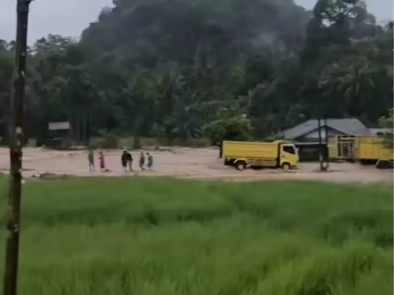 Banjir di Alahan Mati, Satu Korban Meninggal, Satunya lagi Masih Dicari Banjir di Alahan Mati, Satu Korban Meninggal, Satunya lagi Masih Dicari