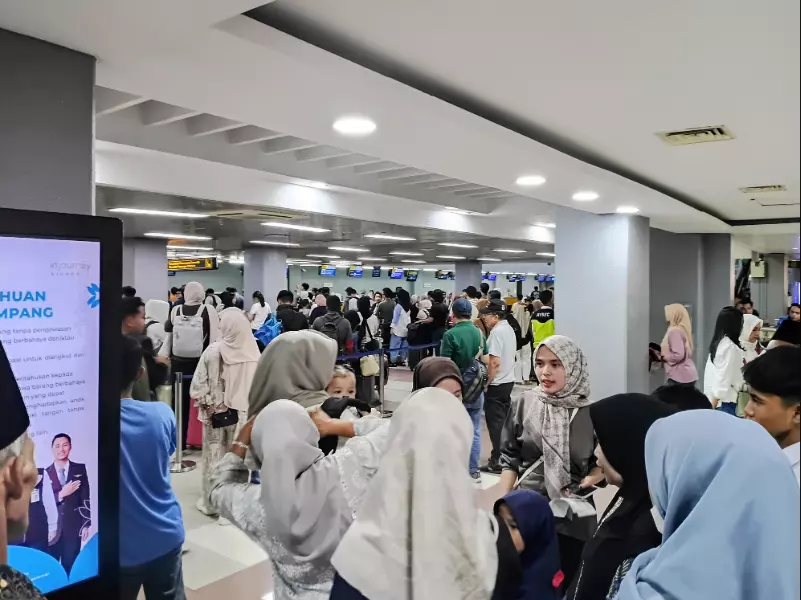 Sepanjang Rabu, BIM Masih Dipadati Calon Penumpang Sepanjang Rabu, BIM Masih Dipadati Calon Penumpang