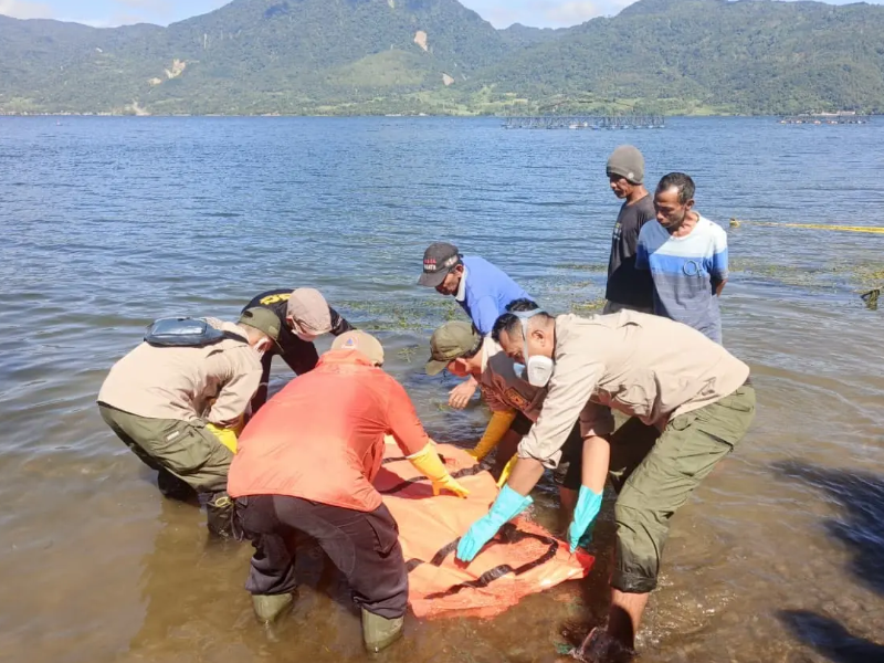 Warga Heboh, Mayat Tanpa Identitas Mengapung di Danau Singkarak Warga Heboh, Mayat Tanpa Identitas Mengapung di Danau Singkarak