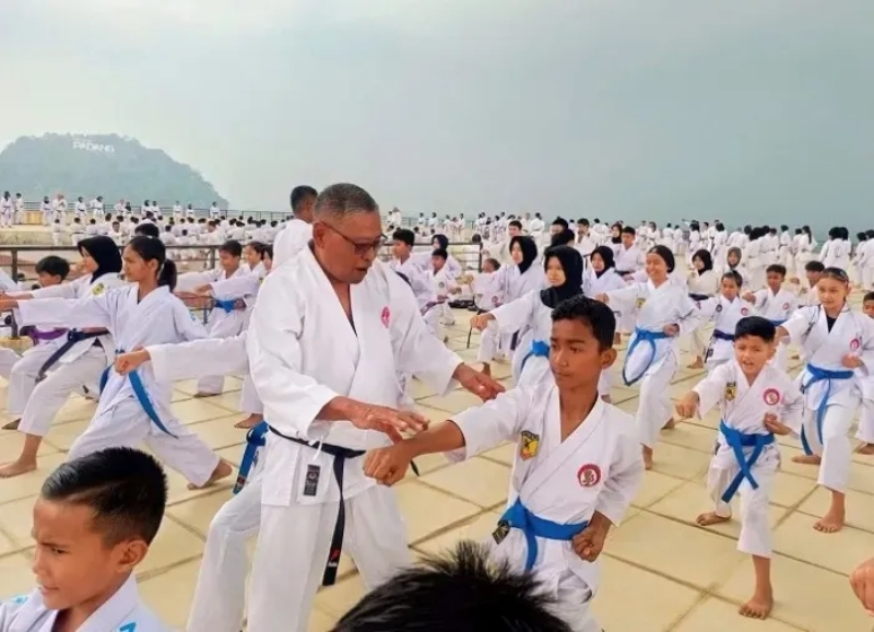 Pertajam Teknik dan Disiplin, 700an Karateka se Sumbar Latgab