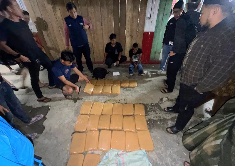 Gagalkan Peredaran 29,8 Kg Ganja di Koto Baru, BNNP Sumbar Ancam Para Tersangka Pidana Mati