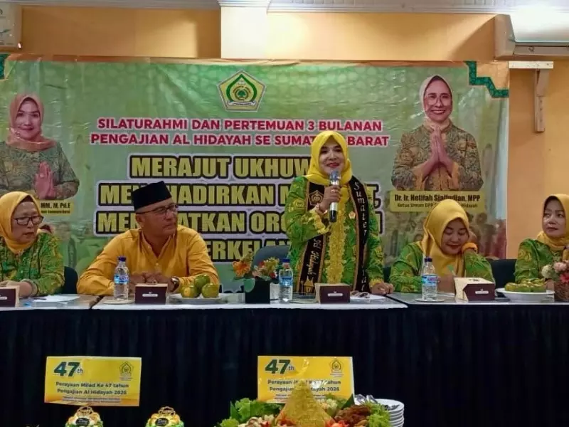 Pertemuan Al Hidayah se-Sumbar di Bukittinggi: Momentum Perkuat Organisasi dan Berbagi Bantuan Umat Pertemuan Al Hidayah se-Sumbar di Bukittinggi: Momentum Perkuat Organisasi dan Berbagi Bantuan Umat