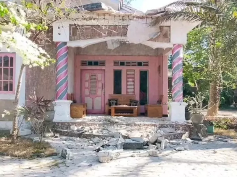 Satu Warga Terluka dan 23 Rumah Rusak Akibat Gempa M6,1 di Pulau Sumba Satu Warga Terluka dan 23 Rumah Rusak Akibat Gempa M6,1 di Pulau Sumba